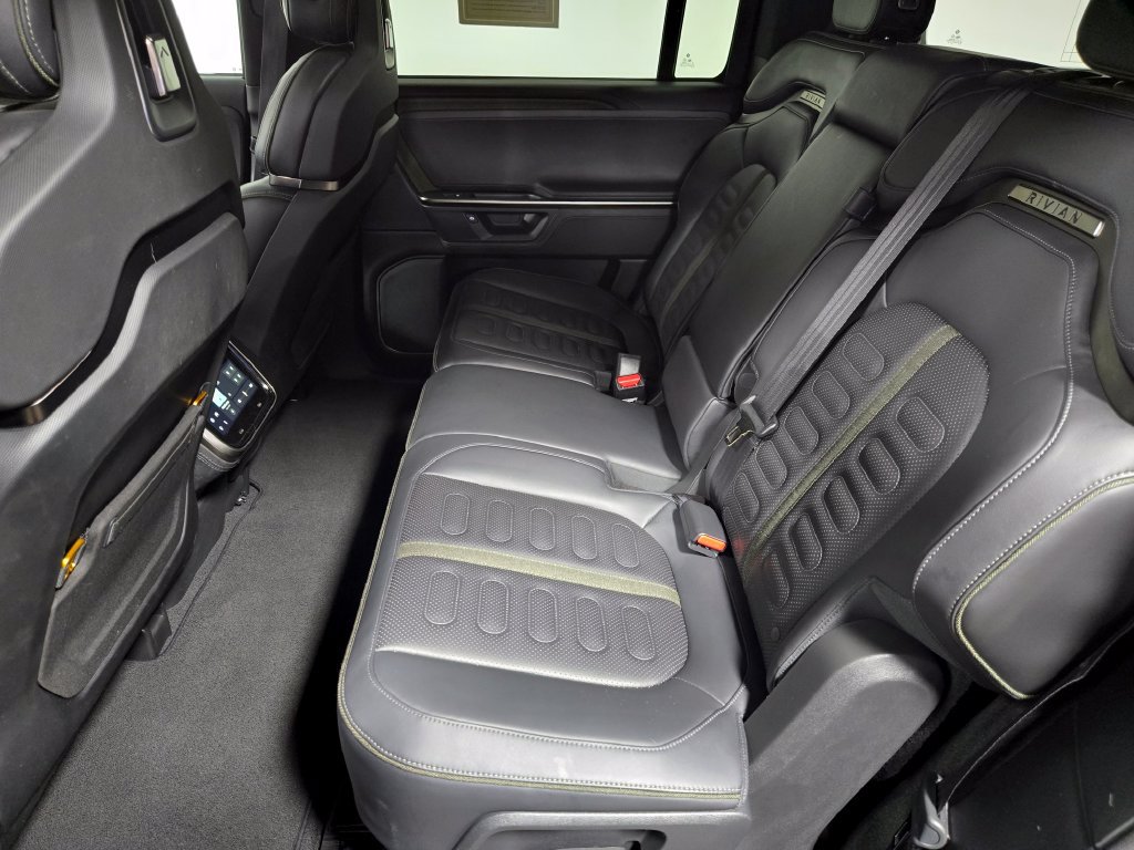 Used 2025 Rivian R1S Adventure Dual AWD/4WD image 29