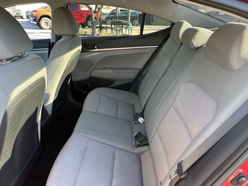 Used 2017 Hyundai Elantra SE image 16