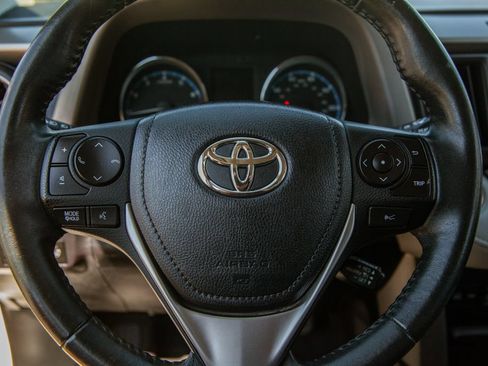 Used 2018 Toyota RAV4 Platinum AWD/4WD image 17