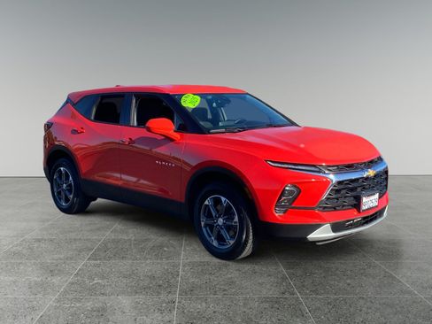 Used 2025 Chevrolet Blazer LT FWD image 7