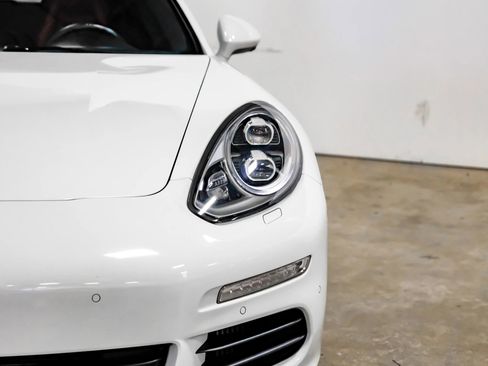 Used 2014 Porsche Panamera S image 25