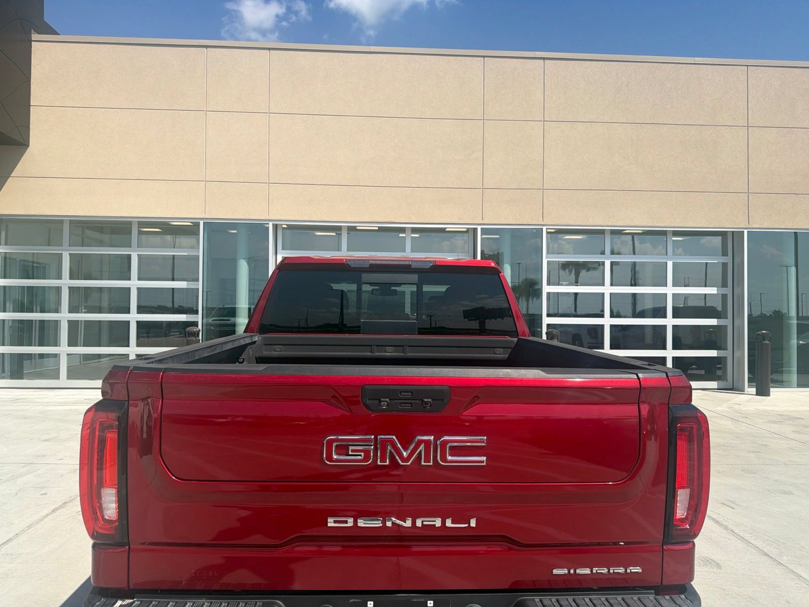 Used 2022 GMC Sierra 1500 Denali w/ Driver Alert Package II AWD/4WD image 6