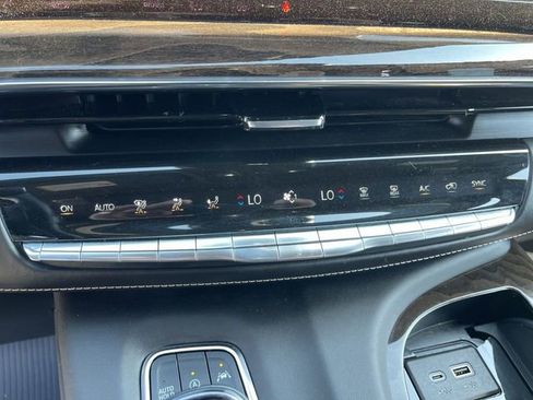 Used 2023 Cadillac Escalade ESV Sport Platinum AWD/4WD image 19
