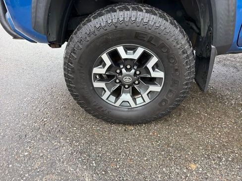 Used 2018 Toyota Tacoma TRD Off-Road image 32