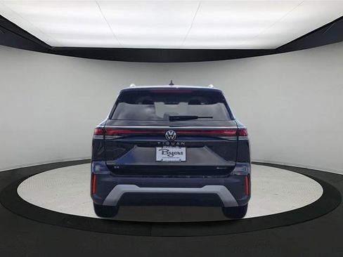 New 2026 Volkswagen Tiguan SE image 6