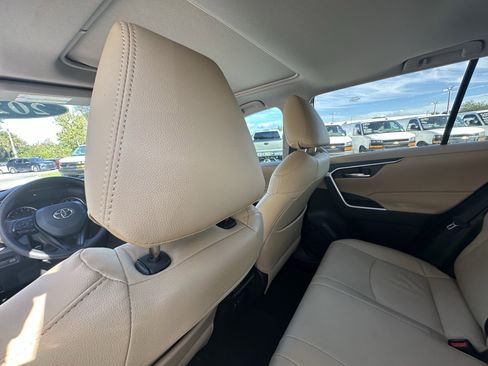 Used 2021 Toyota RAV4 XLE image 36