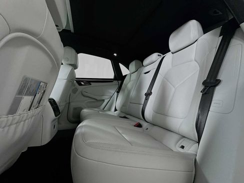Certified 2026 Porsche Macan AWD/4WD image 23