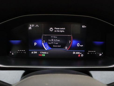 Used 2025 Volkswagen Jetta SE image 40