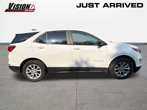 Used 2021 Chevrolet Equinox LS w/ LS Convenience Package AWD/4WD image 4