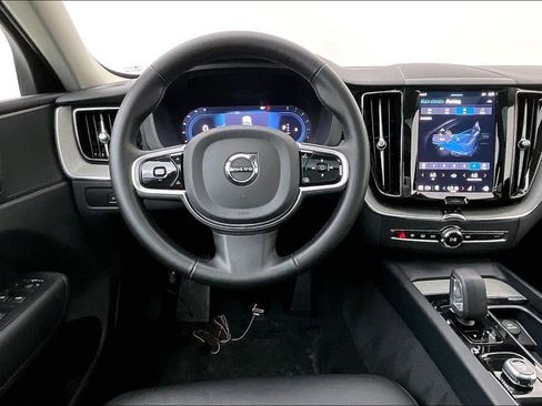 Certified 2025 Volvo XC60 B5 Plus image 8