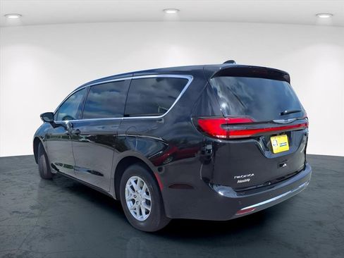 New 2026 Chrysler Pacifica Select image 5