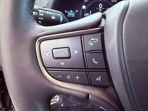 Certified 2025 Lexus UX 300h FWD w/ Accessory Package (Z1) image 21