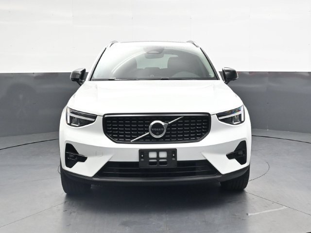 Used 2023 Volvo XC40 B4 Ultimate FWD image 10