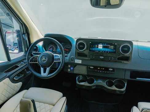 Used 2022 Mercedes-Benz Sprinter 2500 image 62