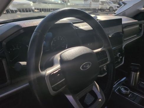 Used 2022 Ford Expedition XLT image 15