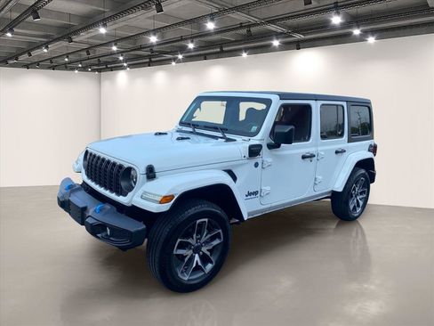 Used 2024 Jeep Wrangler Unlimited w/ Convenience Group AWD/4WD image 3