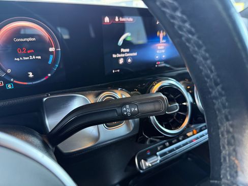 Used 2021 Mercedes-Benz GLB 250 w/ Premium Package image 19