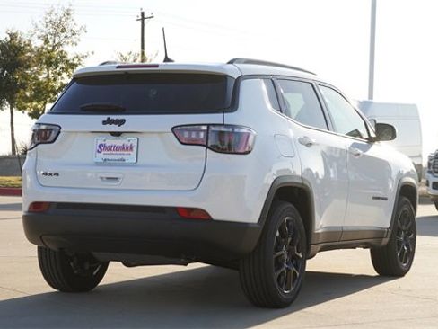 New 2026 Jeep Compass Latitude image 9