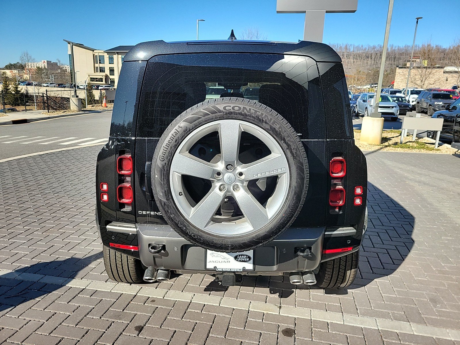 Certified 2025 Land Rover Defender 110 X-Dynamic SE AWD/4WD image 6
