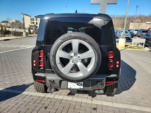 Used 2025 Land Rover Defender 110 X-Dynamic SE AWD/4WD image 6