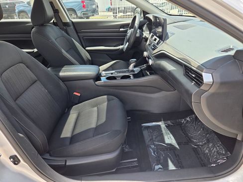Used 2024 Nissan Altima 2.5 SV w/ SV Premium Package FWD image 15
