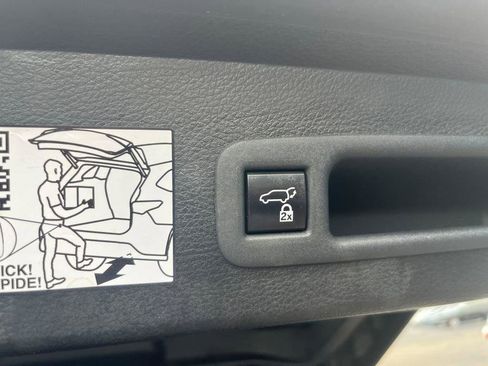 Used 2022 Toyota Sienna XSE w/ XSE Plus Package image 22