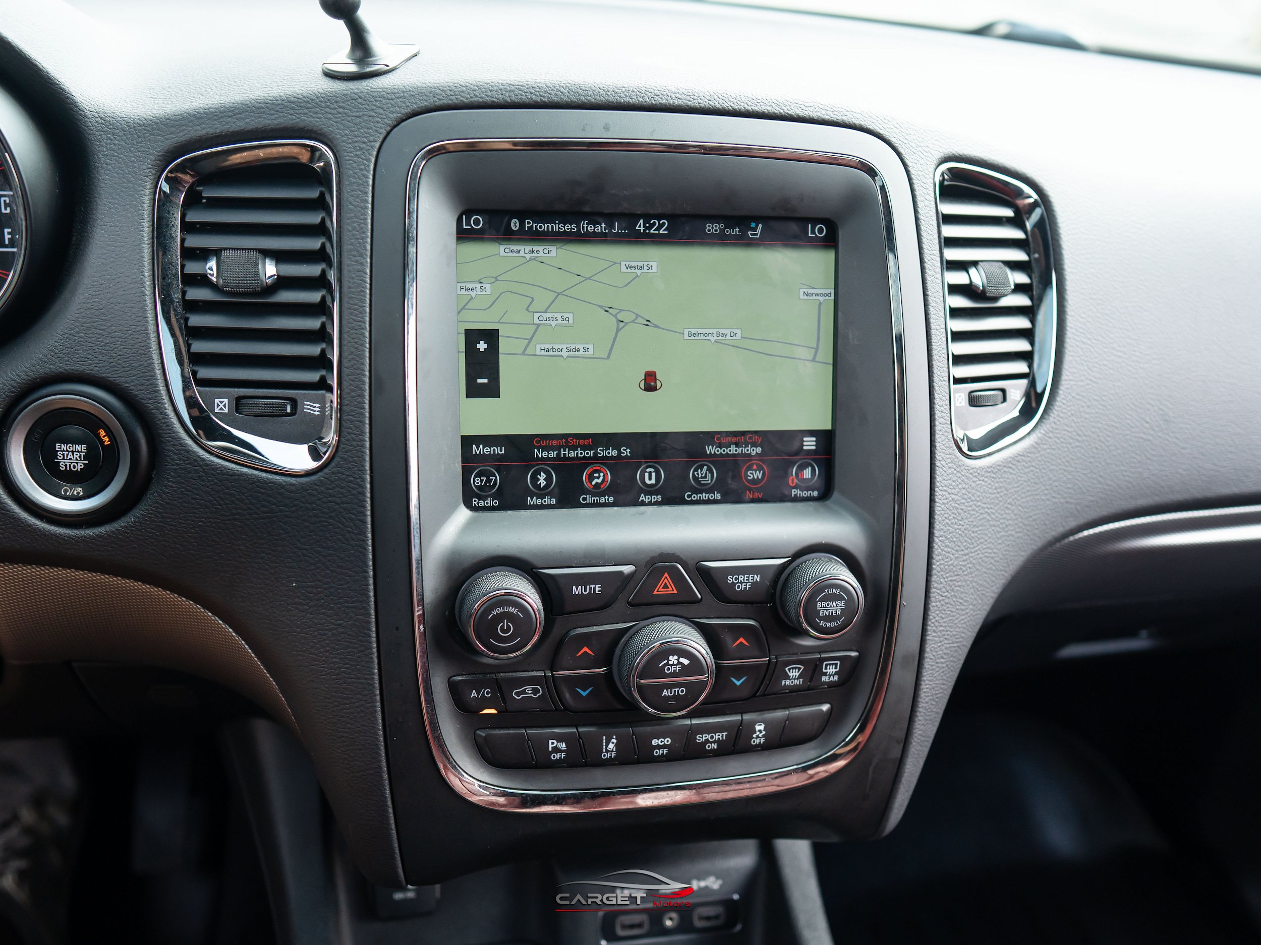 Used 2018 Dodge Durango R/T w/ Technology Group AWD/4WD image 29