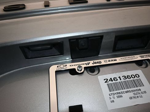 Used 2024 Toyota Sienna XLE FWD image 40