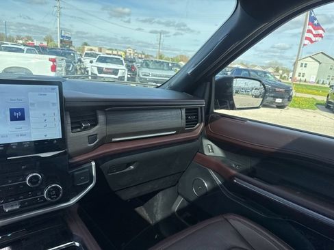 Used 2022 Ford Expedition Limited AWD/4WD image 46