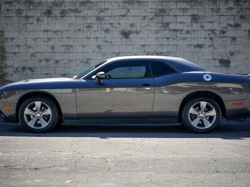 Used 2016 Dodge Challenger SXT image 8