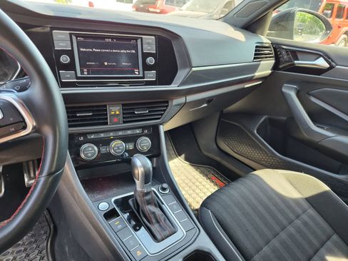 Used 2019 Volkswagen Jetta GLI image 10