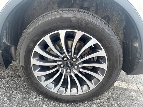 Used 2023 Lincoln Aviator AWD w/ Premium Package image 44
