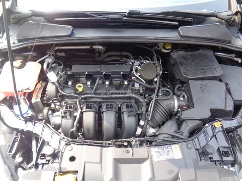 Used 2016 Ford Focus SE w/ SE Sport Package FWD image 9