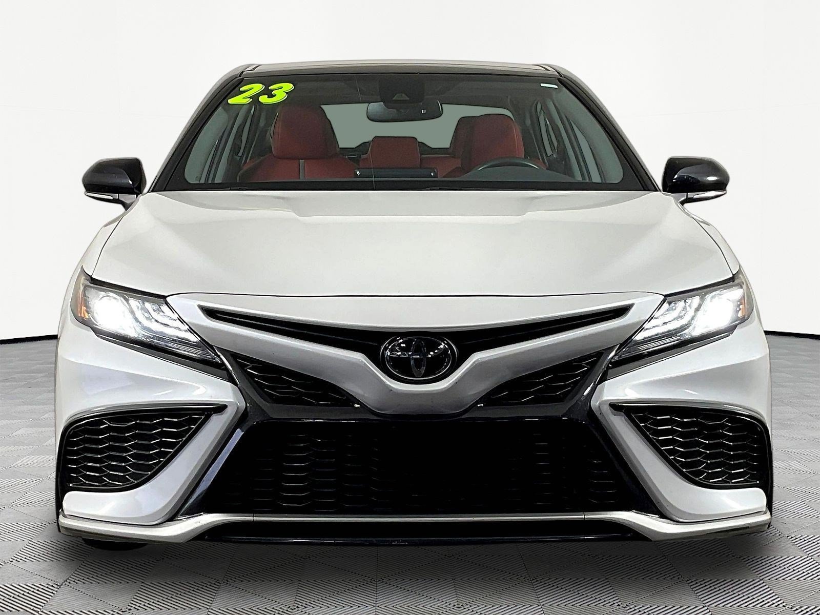 Used 2023 Toyota Camry XSE FWD image 2