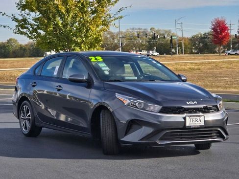 Used 2023 Kia Forte LXS image 3