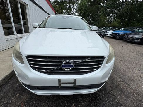 Used 2016 Volvo XC60 T6 w/ Proximity Package AWD/4WD image 3