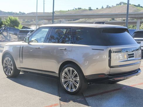 New 2025 Land Rover Range Rover SE image 8