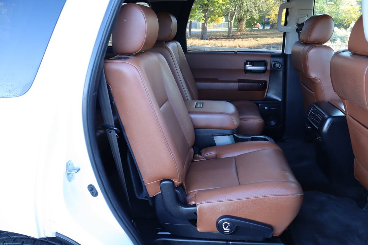 Used 2013 Toyota Sequoia Platinum AWD/4WD image 23