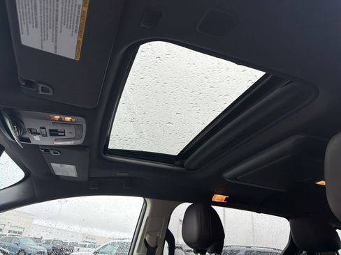 Used 2023 Toyota Sienna Platinum image 16