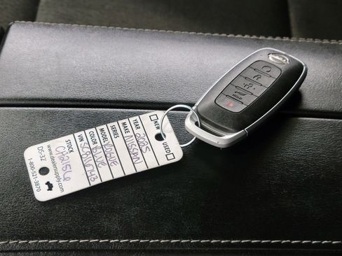 Used 2025 Nissan Rogue SV image 26