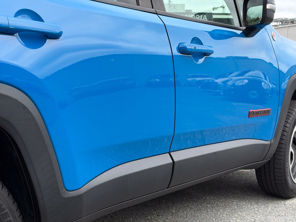 Used 2015 Jeep Renegade Trailhawk w/ Premium Leather Group AWD/4WD image 8