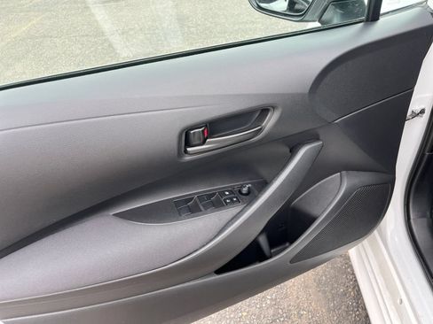 Used 2025 Toyota Corolla LE FWD image 15