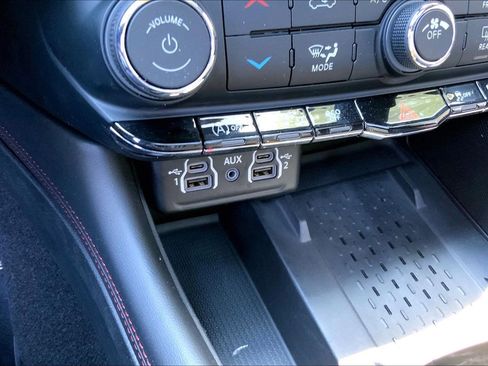 Certified 2025 Dodge Durango GT AWD/4WD image 27