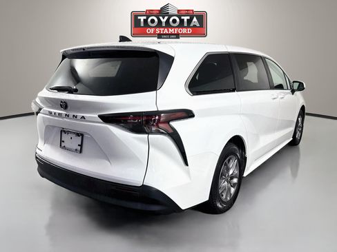 Certified 2026 Toyota Sienna LE AWD/4WD image 7