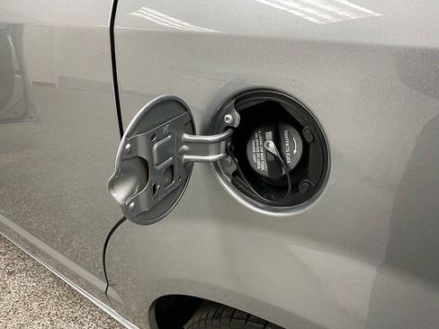 Used 2020 Dodge Grand Caravan SE image 28