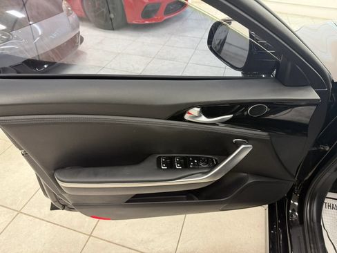 Used 2019 Kia Stinger RWD image 13