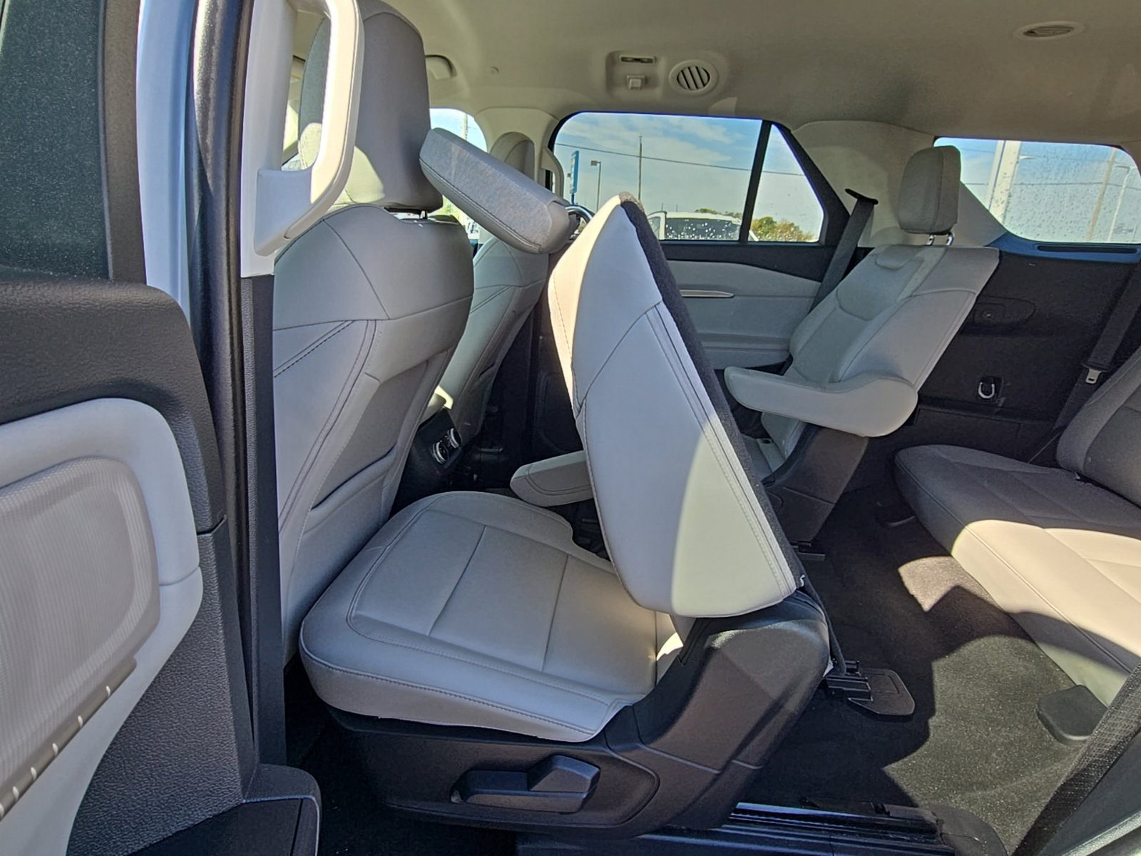 Used 2025 Ford Explorer Active w/ Active Comfort Package AWD/4WD image 36