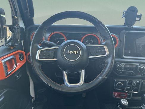 Used 2023 Jeep Gladiator Mojave AWD/4WD image 29