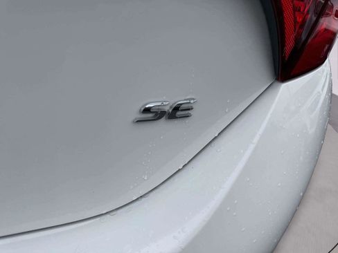 Used 2017 Toyota Corolla SE w/ Carpet Mat Package (TMS) image 6