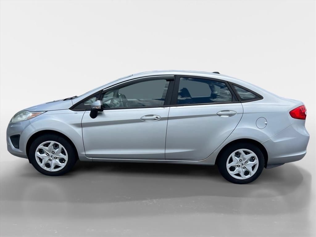 Used 2013 Ford Fiesta SE FWD image 2